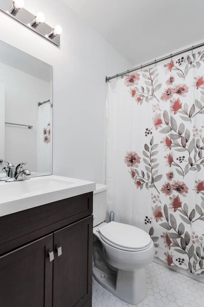 10 BRs Comprised of 2 5BR Suites by Domio - photo 37