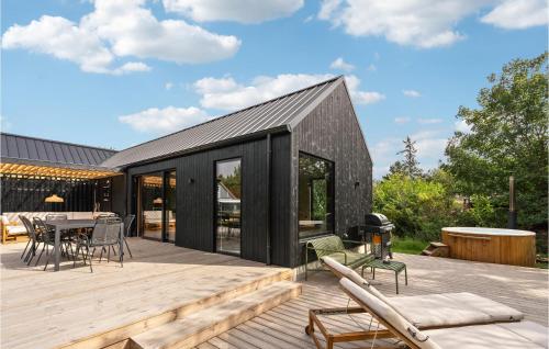 3 Bedroom Stunning Home In Juelsminde — 5-Star Luxury Hotel in Juelsminde, Denmark