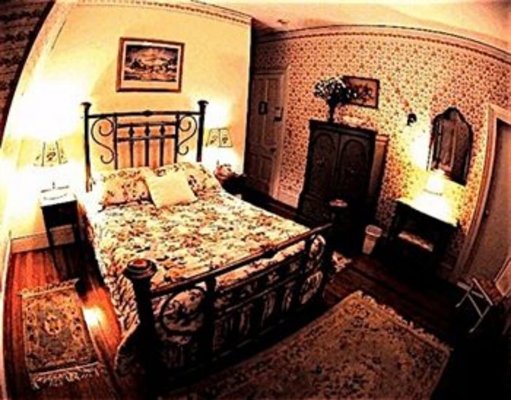 Whistler's Inn Bed & Breakfast - photo 6