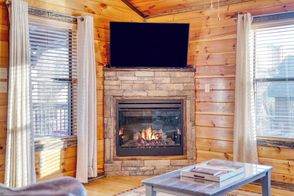 Bear Cove by Avantstay Hot Tub Pool Table - photo 26