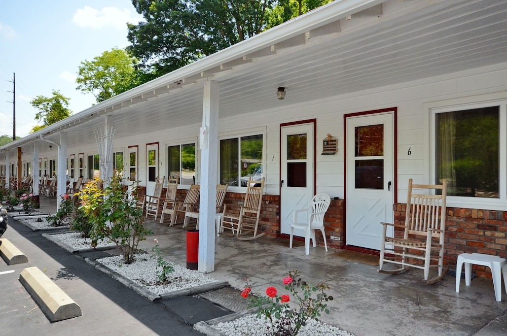 Laurel Park Inn - photo 26