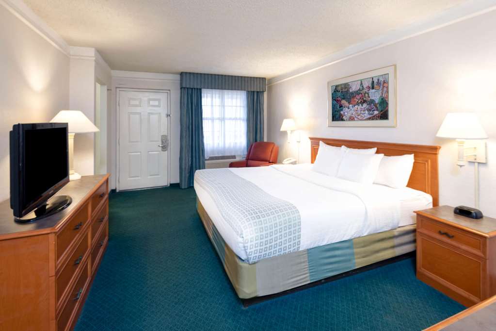 La Quinta Inn by Wyndham Farmington - photo 20