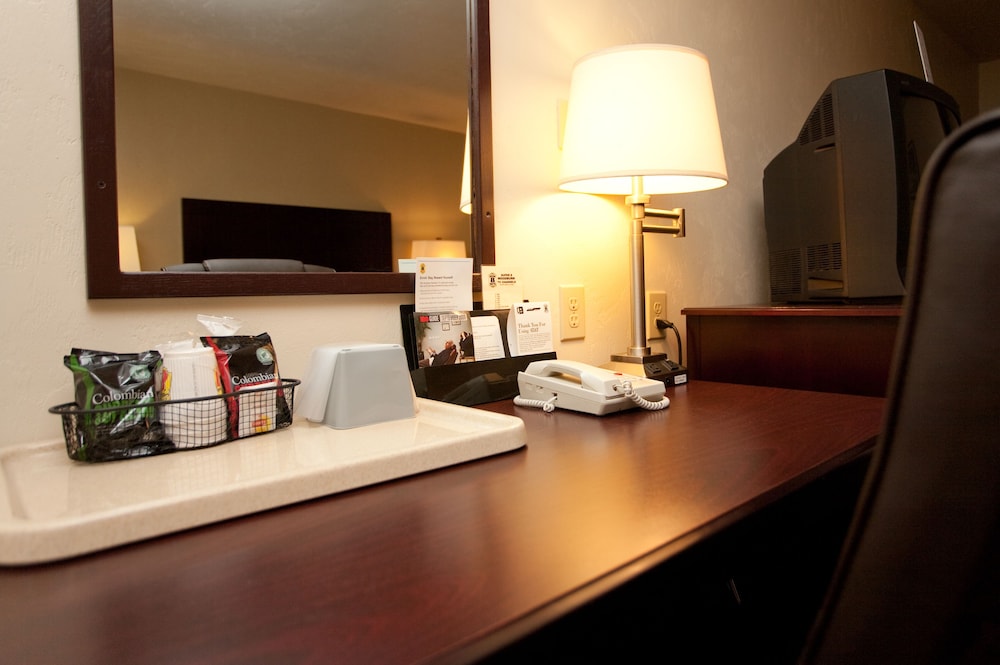 Super 8 by Wyndham Woodburn - photo 12