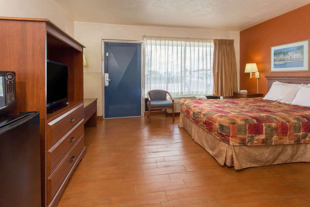 Knights Inn Arcadia - photo 4