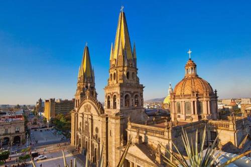Céntrico y estiloso apartamento con Alberca AC Seguridad Aparcamiento y Gym — 4-Star Luxury Hotel in Guadalajara, Mexico