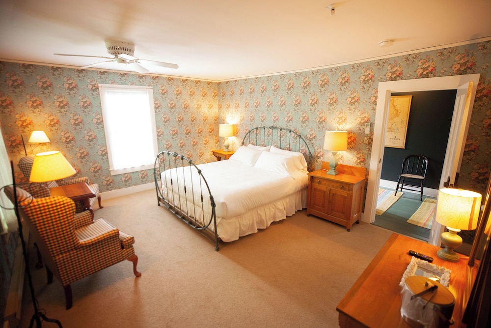 Yellow House Inn - photo 12