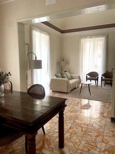 Casa Dibbi Catania Centro Intero Appartamento — 4-Star Luxury Hotel in Catania, Italy