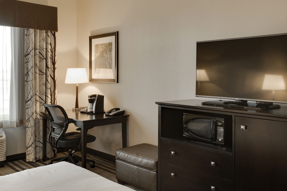 Holiday Inn Express & Suites Nevada by IHG - photo 24
