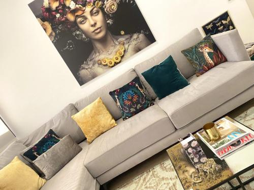 Barcelona Chic Apartments Free PARKING 10 min from BCN city centre by metro — 4-Star Luxury Hotel in Barcelona, Spain