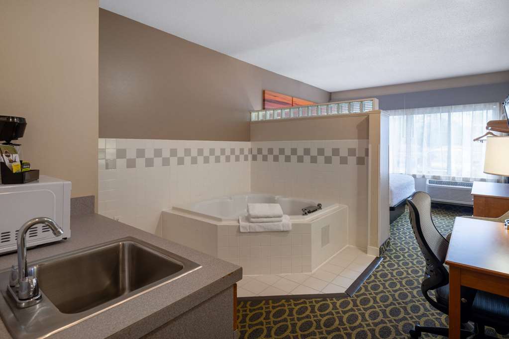 Days Inn & Suites by Wyndham Madison - photo 25