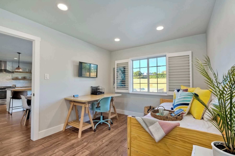 Immaculate 3 BDR in Oceanside Private Pool & Spa - photo 4