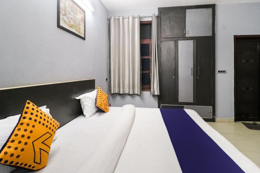 Spot On 35581 Sunrise Guest House