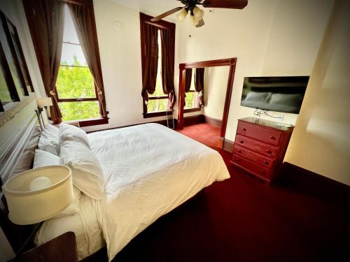 The Monarch Hotel - photo 43