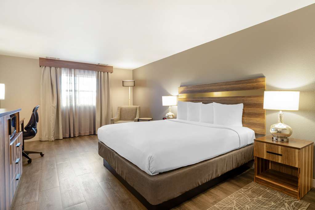 Best Western Cedar Inn & Suites - photo 20