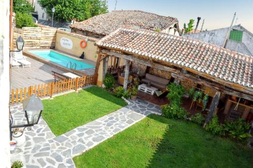 Spacious villa with private pool Campo de Cuéllar — 4-Star Luxury Hotel in Cuellar, Spain