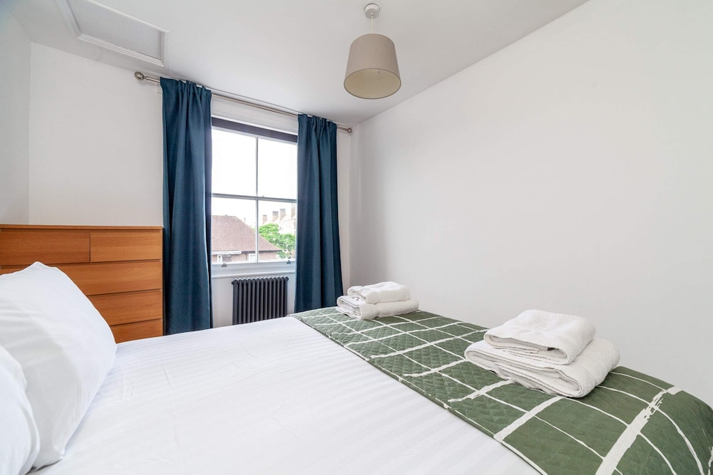 Charming Apartment in the Heart of Kennington — 4-Star Luxury Hotel in London, United Kingdom