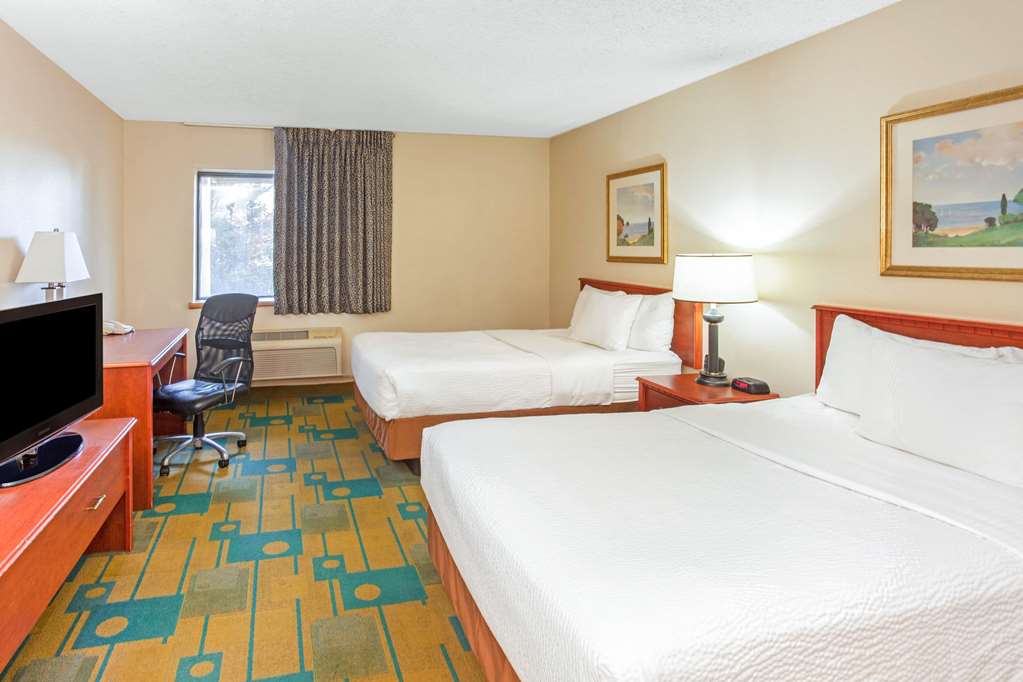 La Quinta Inn by Wyndham Milwaukee Airport Oak Creek - photo 22
