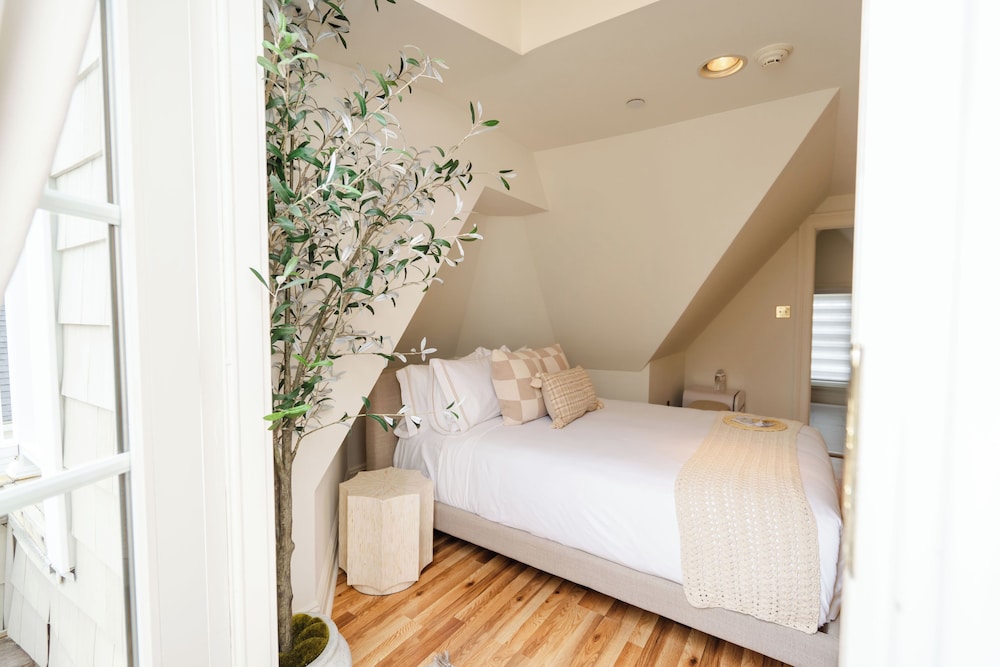 Coastal Chateau - photo 15