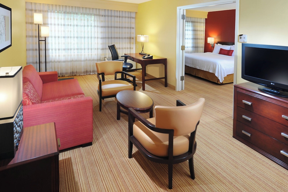 Courtyard by Marriott Houston Hobby Airport - photo 7