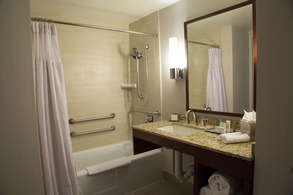 Hilton Kansas City Airport - photo 29