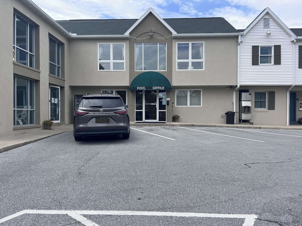 Rodeway Inn & Suites Hershey Chocolate Avenue - photo 55