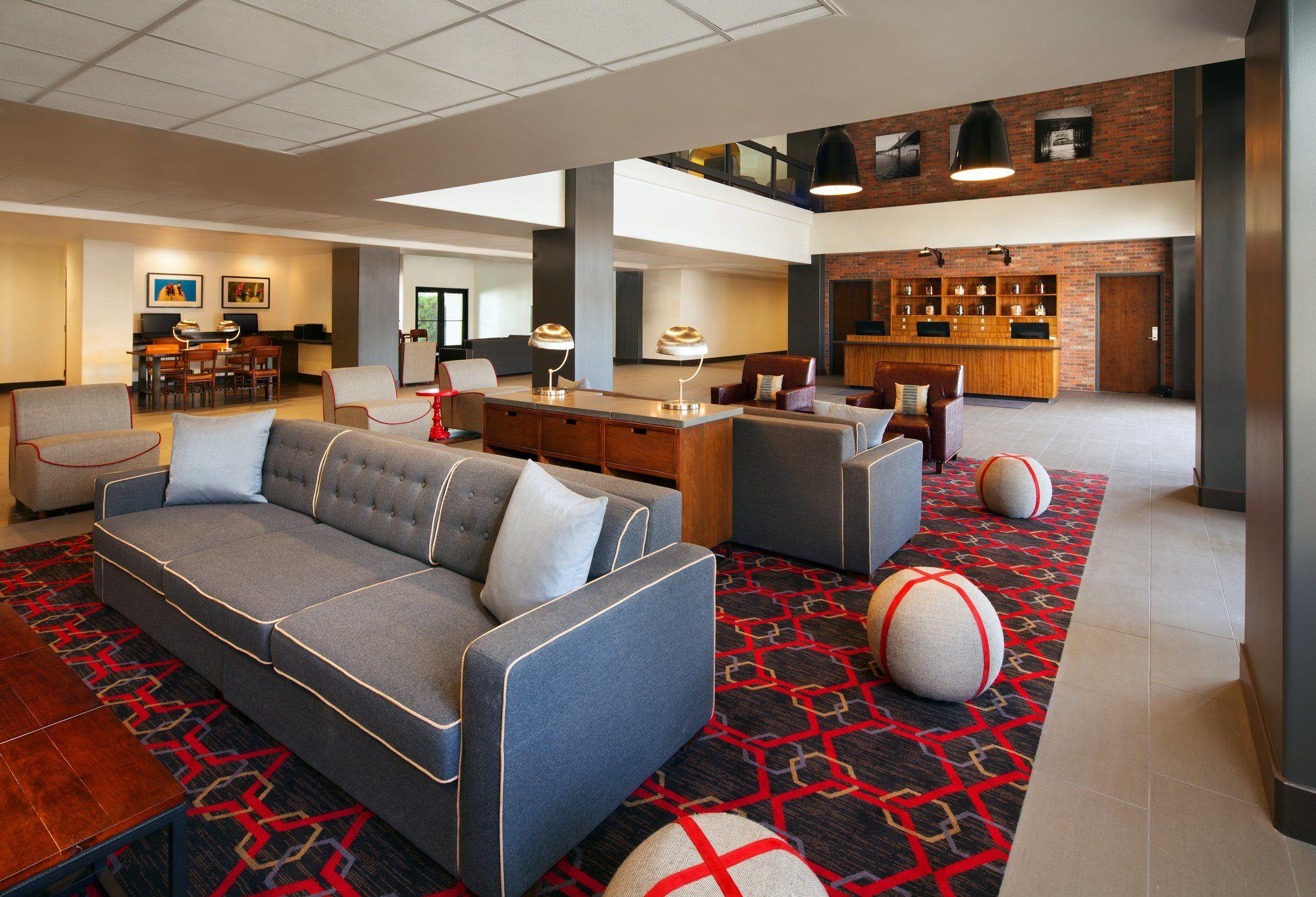 Four Points by Sheraton Phoenix South Mountain - photo 2