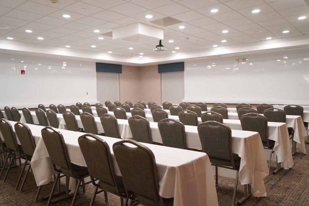Hampton Inn & Suites Chicago Aurora - photo 39