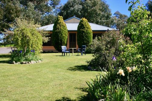 Serena Cottages Beechworth Your Country Getaway 2 in Beechworth, Australia