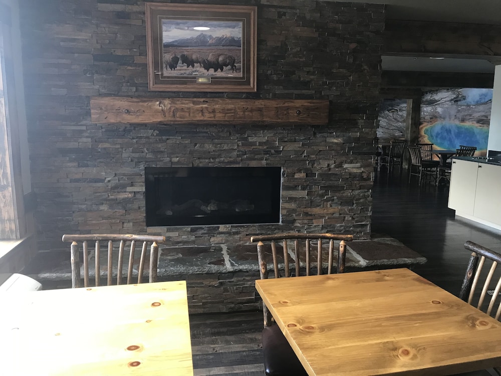 ClubHouse Inn West Yellowstone - photo 2