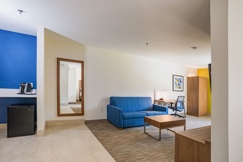 Holiday Inn Express Hotel & Suites Swansea by IHG - photo 10
