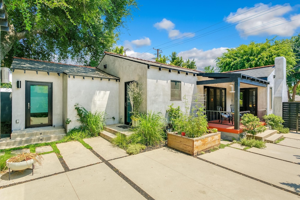 Oak Haven - carbon neutral hotel in Altadena