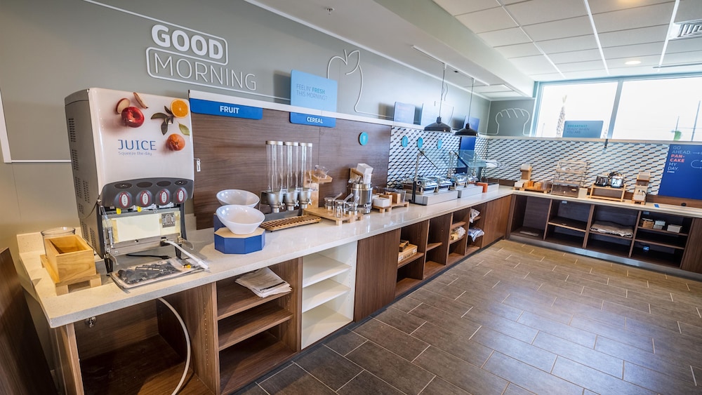 Holiday Inn Express & Suites Panama City Beach Beachfront by IHG - photo 86