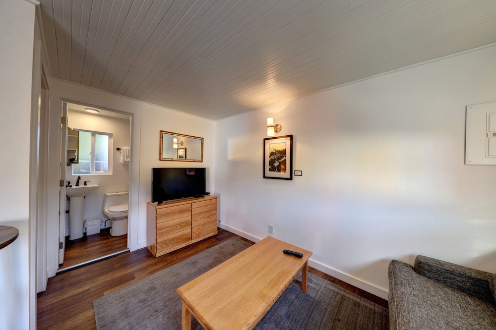Seaview Motel & Cottages - photo 20