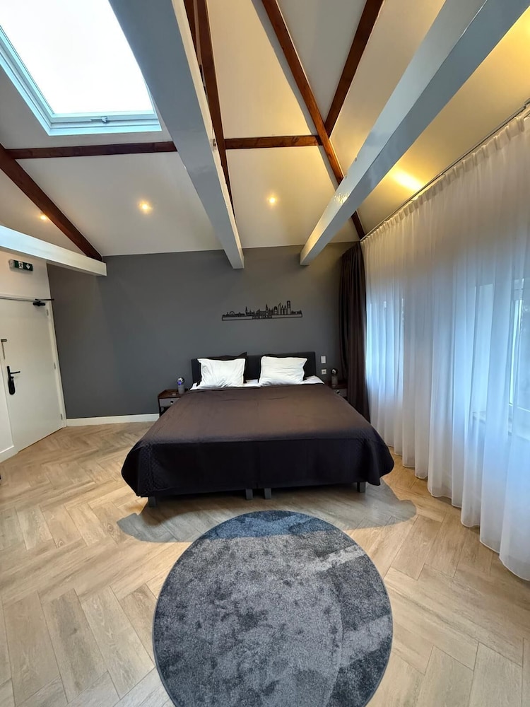 Bella Vita Hotel en Restaurant in The Hague, Netherlands