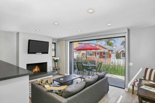 308 35th Street Unit A in Newport Beach, United States