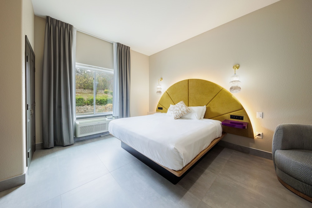 Blanco River Hotel - photo 2