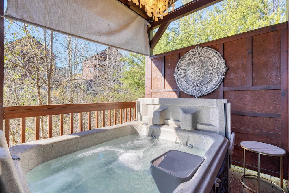 Bear Cove by Avantstay Hot Tub Pool Table - photo 18