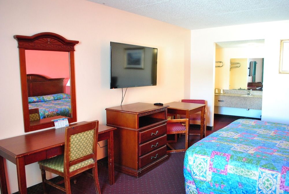 Coconut Grove Motor Inn - photo 11