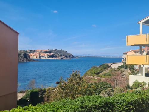 Rental Apartment Les Roches Bleues Collioure Studio Flat 4 Persons Pop 19763 — 4-Star Luxury Hotel in Collioure, France