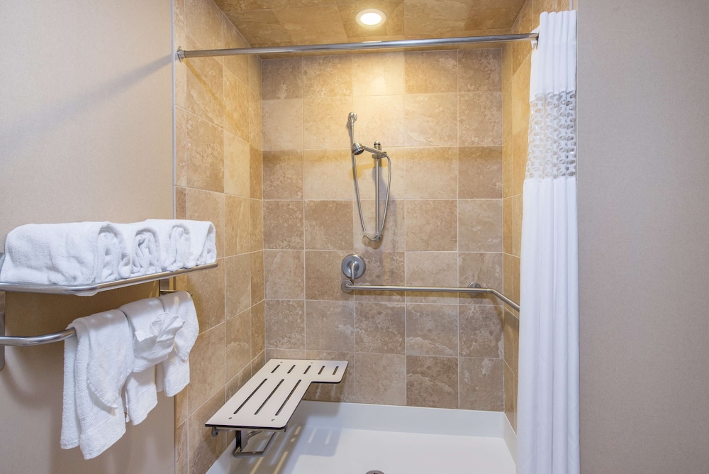 Hampton Inn & Suites Oklahoma City South - photo 33