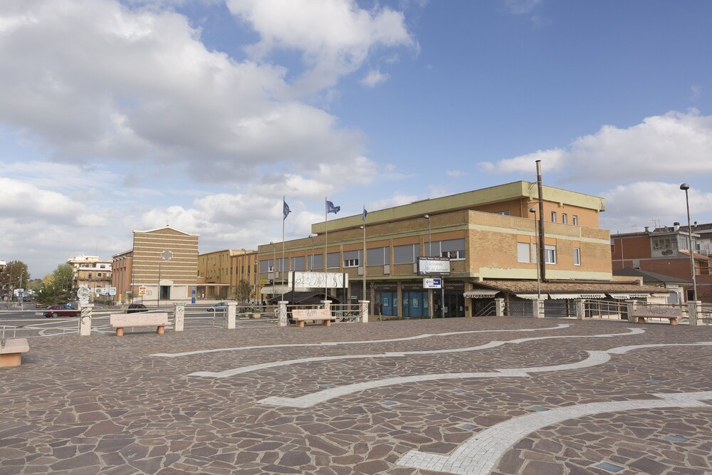 Alex & Lorenz Hotel — hotel in Pomezia