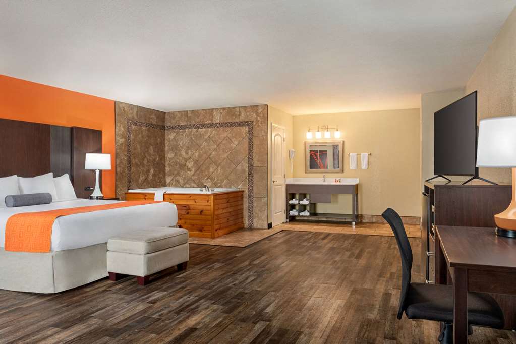 Howard Johnson by Wyndham Pigeon Forge - photo 37