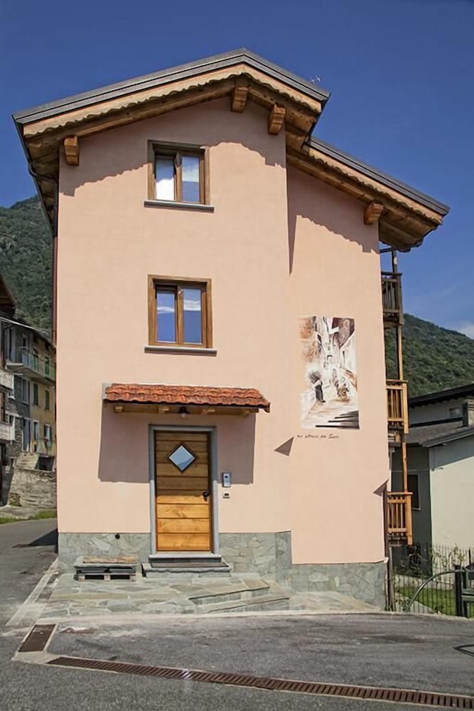 Linda E Tonin - last minute hotel in Sueglio