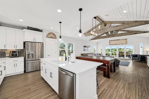 Lakeview Landing LBJ Lakeview Golf Pool Lake LBJ Pickleball in Kingsland, United States