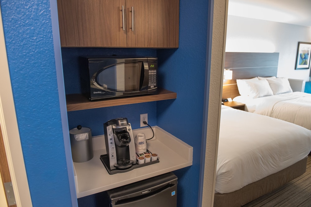 Holiday Inn Express & Suites Louisville N Jeffersonville by IHG - photo 11