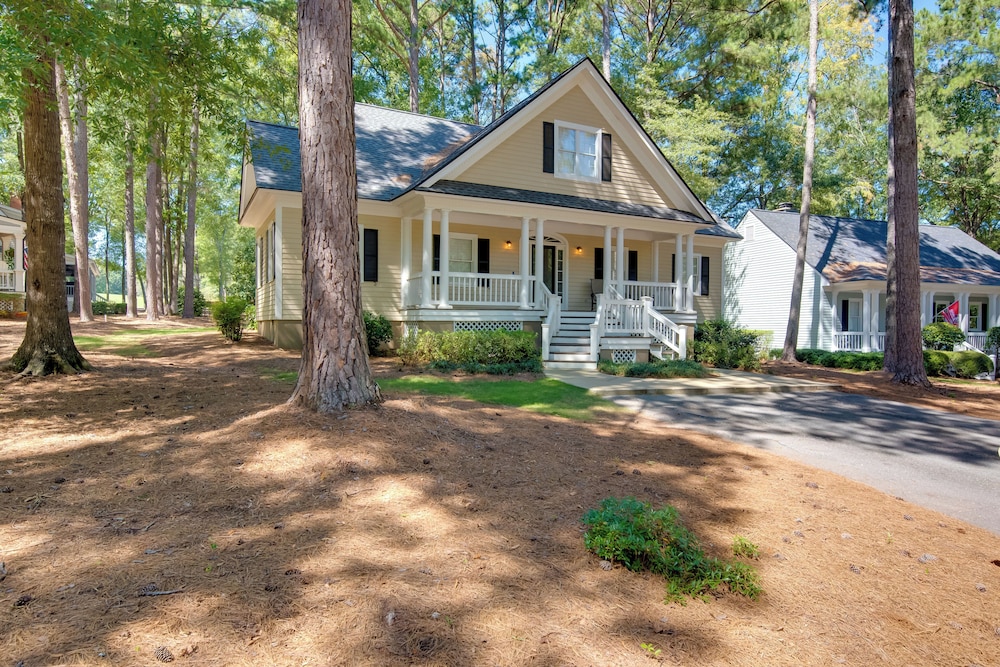 Stunning Lake Oconee Retreat with Pool Access — hotel in Eatonton