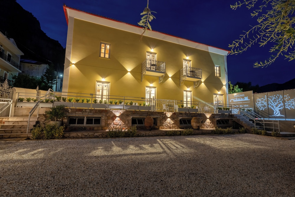 Kraka Apartments — 4-Star Luxury Hotel in Leonidio, Greece