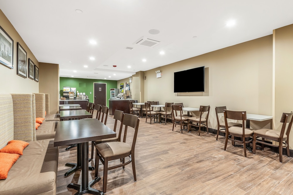 Van Wyck Hotel & Suites Near JFK Airport - photo 44