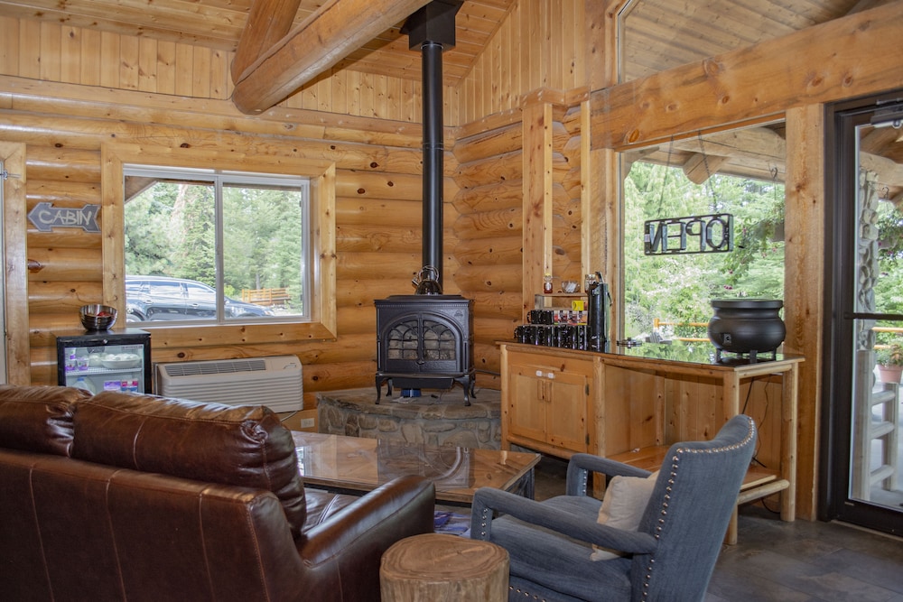 Bonners Ferry Log Inn - photo 4