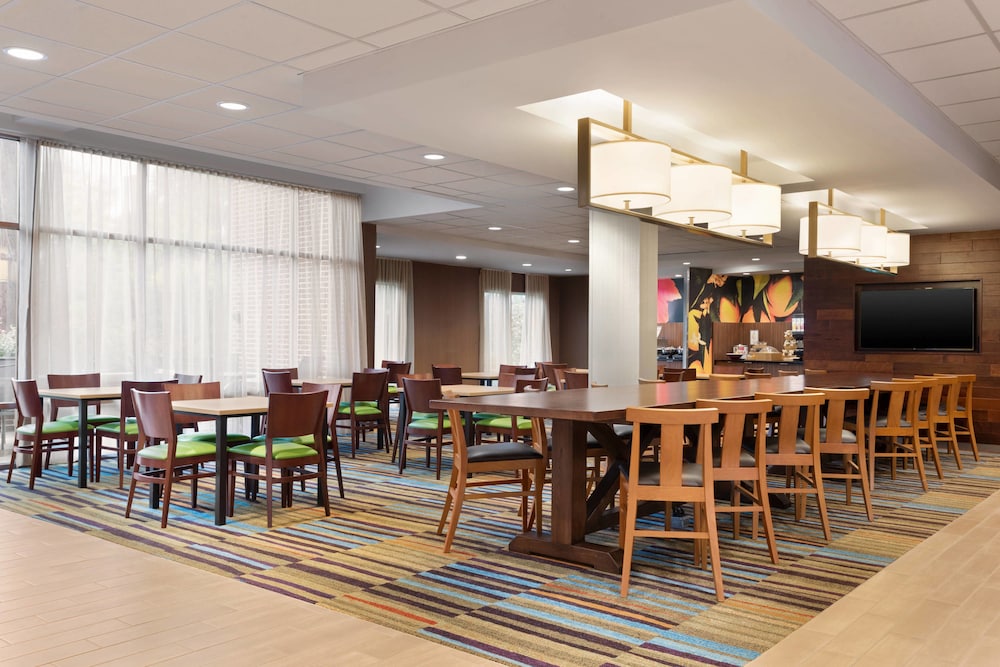 Fairfield Inn & Suites by Marriott Charlottesville Downtown University Area - photo 18